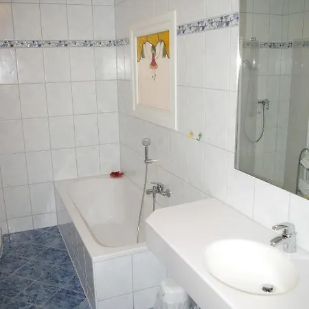 Zur Alten Schmiede 3*